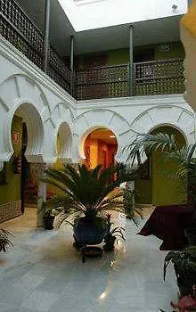 Safestay Cordoba Mezquita Catedral Pensionat